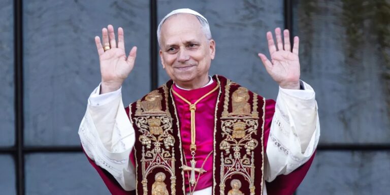 One Detail About Pope Leo XIV’s Look While Meeting the General Public at St. Peter’s Square Ignites a Stir — Photo
