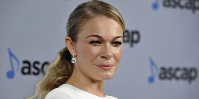Singer Leann Rimes Leaves Stage Mid-Concert Following Dental Issue – Details