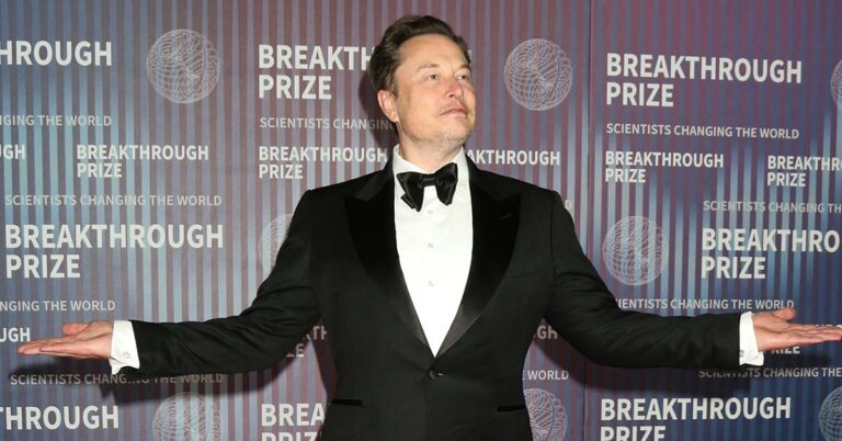 Elon Musk ‘Claims’ He’s a 3,000-Year-Old Time Traveling Vampire Alien
