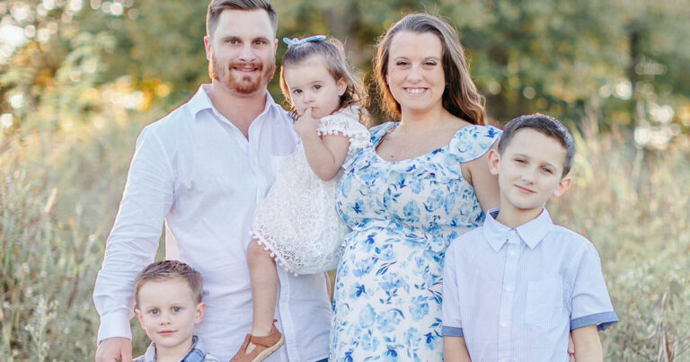 Mom and 4 children killed in fiery crash while traveling to see husband
