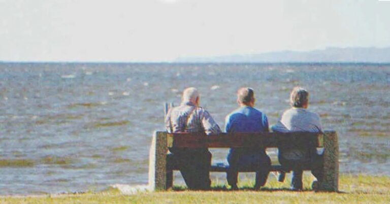 4 Friends Promise to Meet in 40 Years, 3 Men Show Up and Find Note Saying, ‘I’m Not Coming’ – Story of the Day