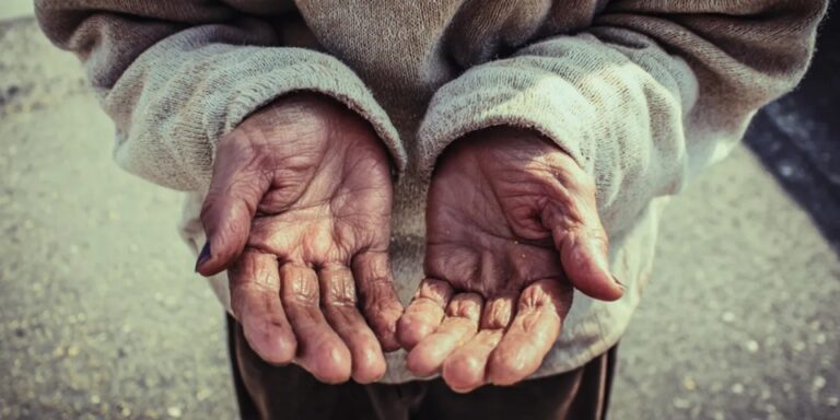 Old Woman Begged for Food Outside the Supermarket, so I Bought Her Pizza and Tea – The Next Day, Three White SUVs Pulled up to My House